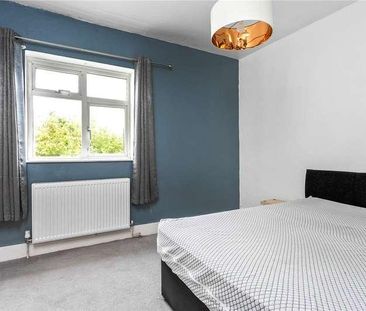 Hainault Road, London, E11 - Photo 2