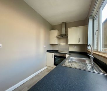 Two Bed Terraced Property Recently Refurbished to a High Standard - Photo 5