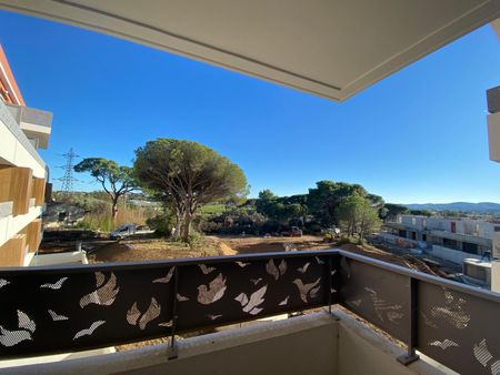 Location Appartement 1 pièce 37m² FREJUS 83600 - Photo 5