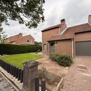 Huis te huur in Kleine-Brogel voor € 1.200 met 3 slaapkamers - Photo 2