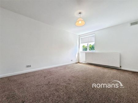 5 bedroom detached house to rent - Photo 2