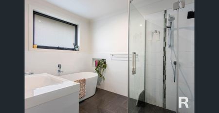 Modern home in Penguin - Photo 2