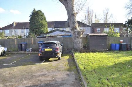 Gloucester Court, Middlesex Road, Mitcham, Surrey, CR4 - Photo 4