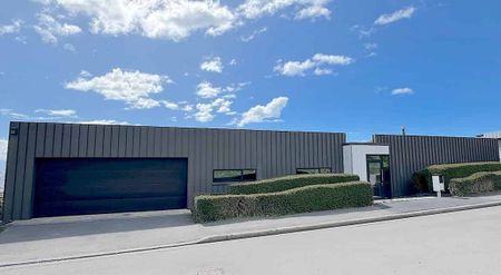 A unique and expansive home - Photo 4