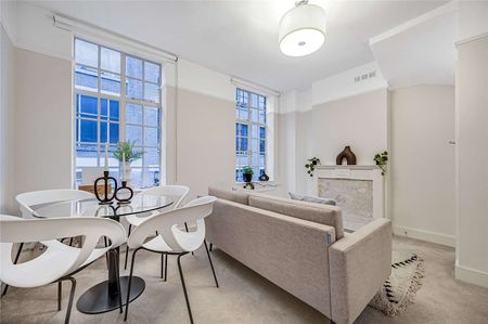 A two bedroom maisonette situated in a quiet mews just off Marylebone Lane and Marylebone High Street. - Photo 2