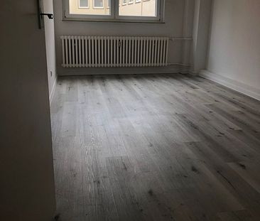 Zentrale und ruhige Wohnung mit Balkon, kernsaniert und modernisiert - Foto 3