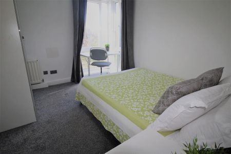 3 bedroom flat to rent - Photo 5