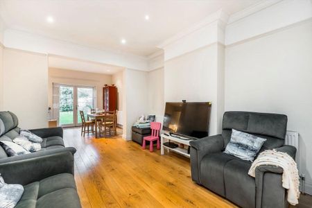 4 bedroom detached house to rent - Photo 2