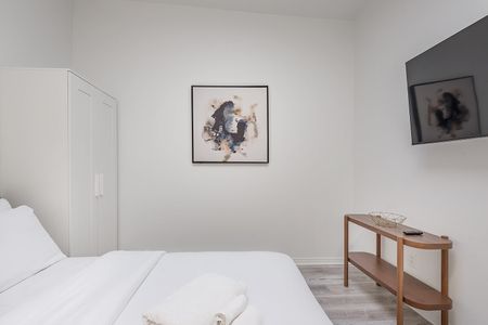 1216 Stanley, Spacious 3-Bedroom Apartment for Rent! - Photo 2