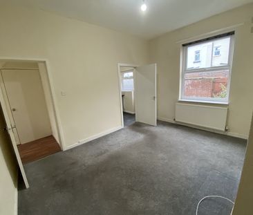 3 Bed Terraced House, Albemarle Road, CH44 - Photo 2