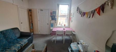 3 bedroom flat to rent - Photo 3