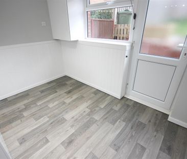 3 Bedroom House - Mid Terrace To Let - Photo 6