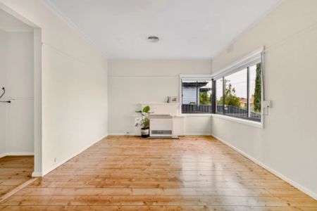 3 Bed, 2 Bath - Photo 4