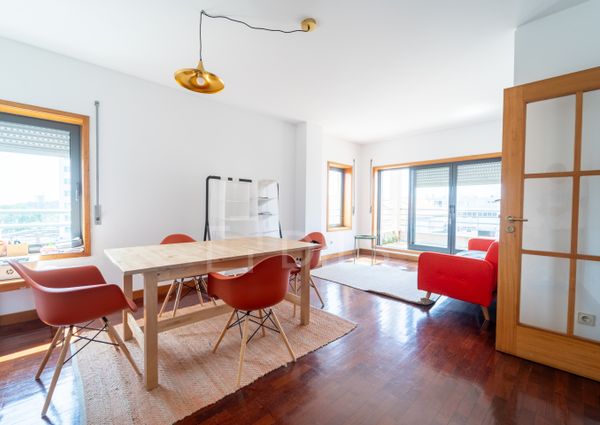 Apartamento T1 com terraço e lugar de garagem situado no Campo Alegre