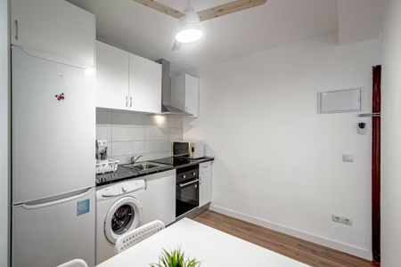 Calle de la Pilarica, Madrid, Community of Madrid 28026 - Photo 2