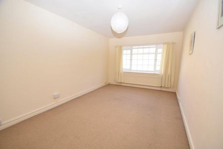 3 bedroom end of terrace house to rent - Photo 3
