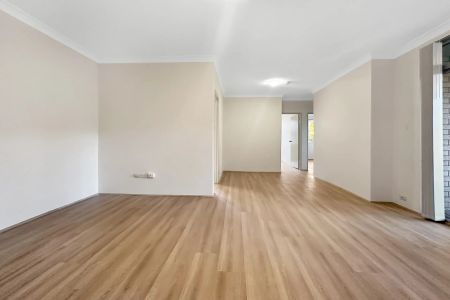 Beautiful Bright 2 Bedroom Apartment - Photo 4