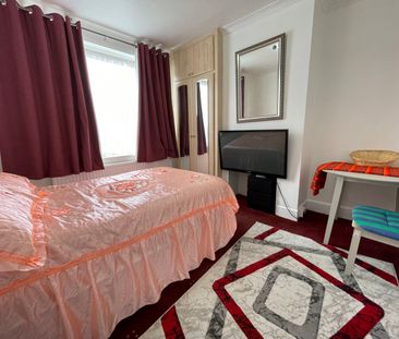 Room in a Shared House, Brooms Road, LU2 - Photo 6