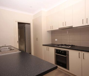 2/154 Matthews Road, - Photo 1