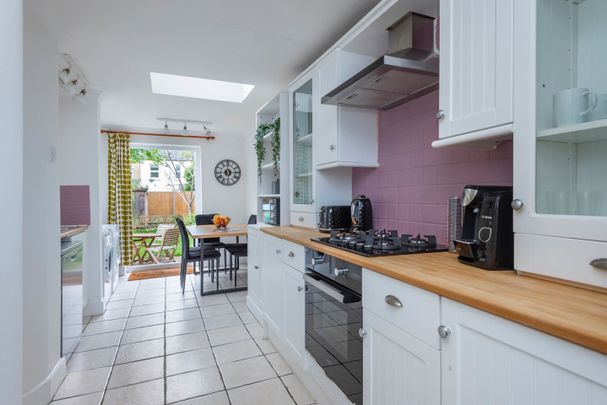 3 Bed Terraced House, Chestnut Road, SW20 - Photo 1