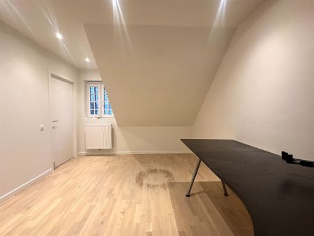 PRACHTIG GERENOVEERDE WONING MET 2 SLAAPKAMERS - Photo 3