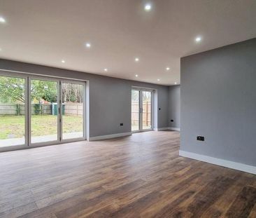 6 bedroom detached house to rent - Photo 3