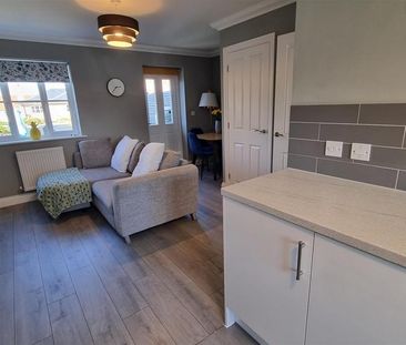 2 bedroom end of terrace house to rent - Photo 2