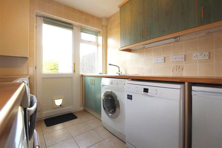 Lillibrooke Crescent, MAIDENHEAD - Photo 2