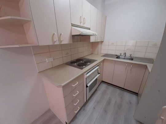 Two Balconies, Air-conditioned 1-Bedroom with Private Settings! - Photo 1