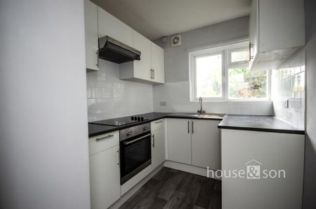 BH10, Redhill Drive Bournemouth, Redhill Drive
                    
Bournemouth - Photo 5