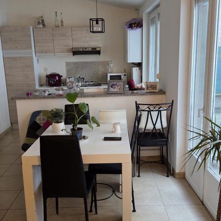 Location Appartement 3 pièces 57m² ST CHAMOND 42400 - Photo 4