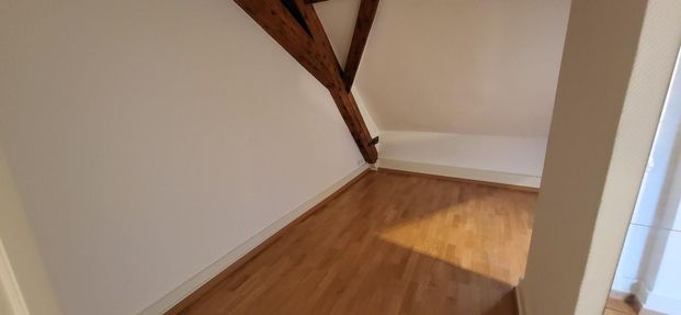 Belle chambre mansardée, idéal pour étudiants ou comme pied-à-terre, avec vue dégagée. - Foto 1