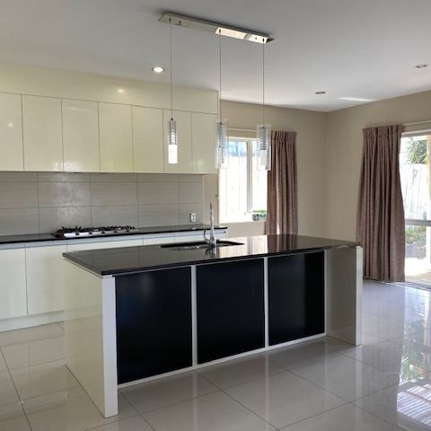 Flat Bush 5 bedroom 2 master ensuite modern house - Photo 2
