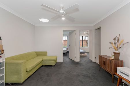 Popular Complex, 3 Bedroom Townhouse with Pool Access! - Photo 4