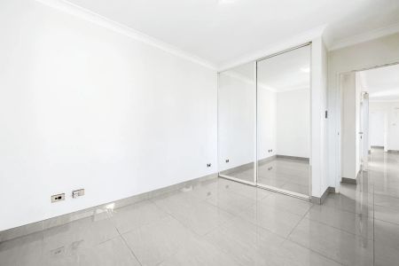 WELL PRESENTED 2 BEDROOM VILLA WITH LOCK UP GARAGE - Photo 5