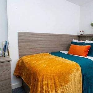 Room in a Shared Flat, Grafton Street, M13 - Photo 2