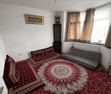 5 bedroom semi-detached house to rent - Photo 3