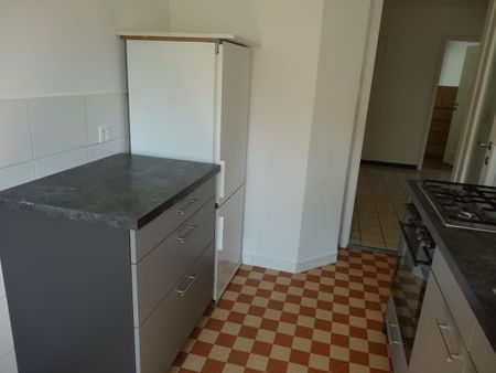 Helle 3,5-Zi'Wohnung mit Charme an zentraler sowie ruhiger Lage - Photo 4