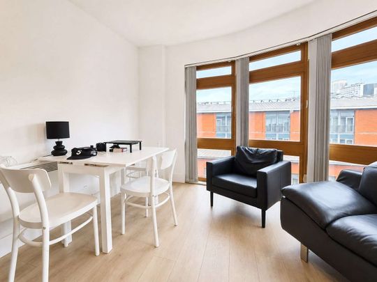 AVAILABLE AUG 3RD | 2 BED 1 BATH APARTMENT | TOP FLOOR | FULLY FURNISHED WITH INTERGRATED APPLIANCES | PARKING INCLUDED - Photo 1