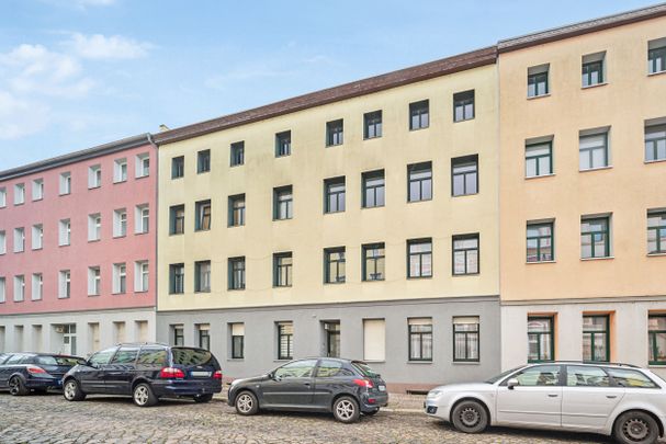 Idyllische 2-Zimmer-Wohnung mit neuer Einbauküche und Balkon - Foto 1