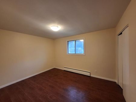 For Lease - 536 Glen Forrest Boulevard, Waterloo, Ontario - Photo 2