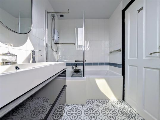 Alexandra Road, Lancing - Photo 1