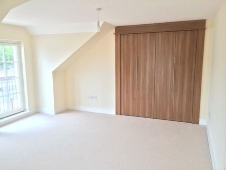 3 bedroom semi-detached house to rent - Photo 3