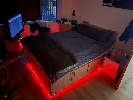 6 bedroom semi-detached house to rent - Photo 2