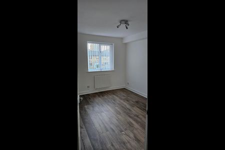 2 Bed Flat, Redding House, SE18 - Photo 4