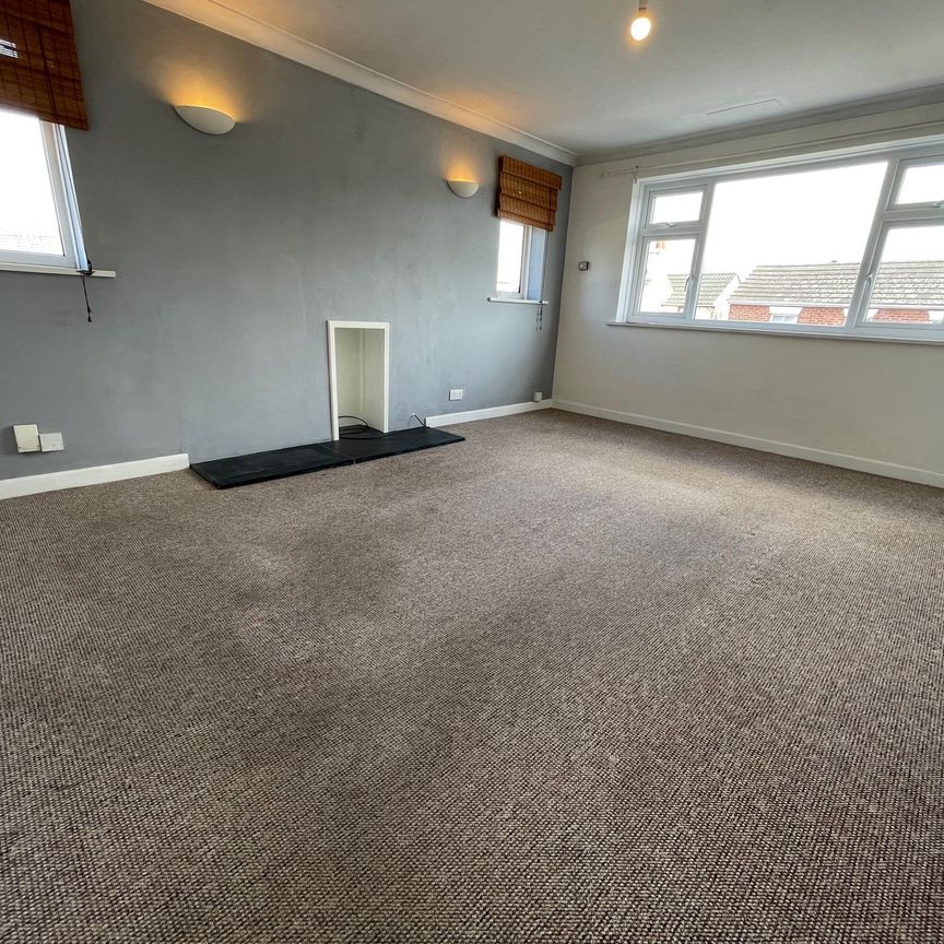 Priestley Road, Bournemouth - Photo 1