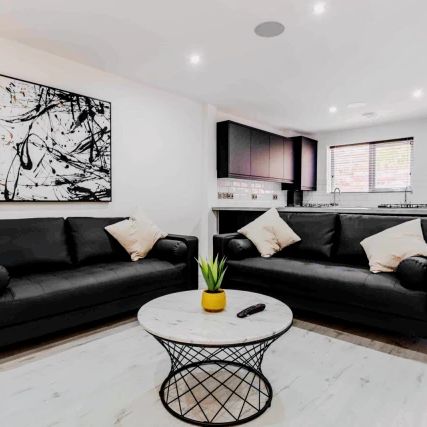 6 Beds 5 Baths - Photo 1