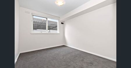 Spacious One Bedroom Apartment - Photo 2