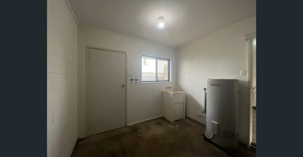 Fully Airconditioned 2 Bedroom Unit Ideally Located to Mt Pleasant Shopping Centre & Schools! - Photo 1