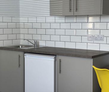 1 bedroom in a house share to rent - Photo 4